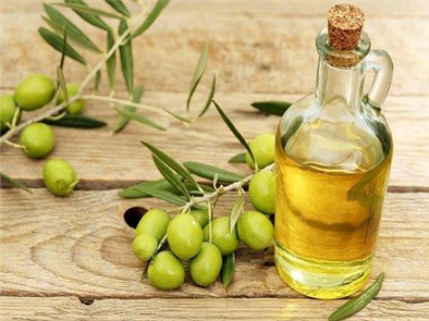 Cách trị mụn đầu đen bằng dầu oliu 