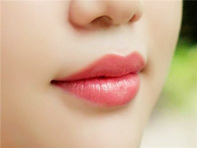 Cập nhật ngay bảng màu phun môi collagen khiến phái đẹp mê mẩn