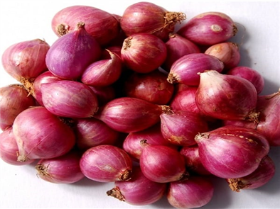 Chia sẻ cách trị mụn thâm bằng hành tím hiệu quả